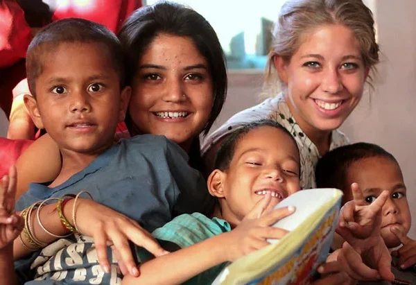 10 Reasons Why Volunteering in India is So Famous
